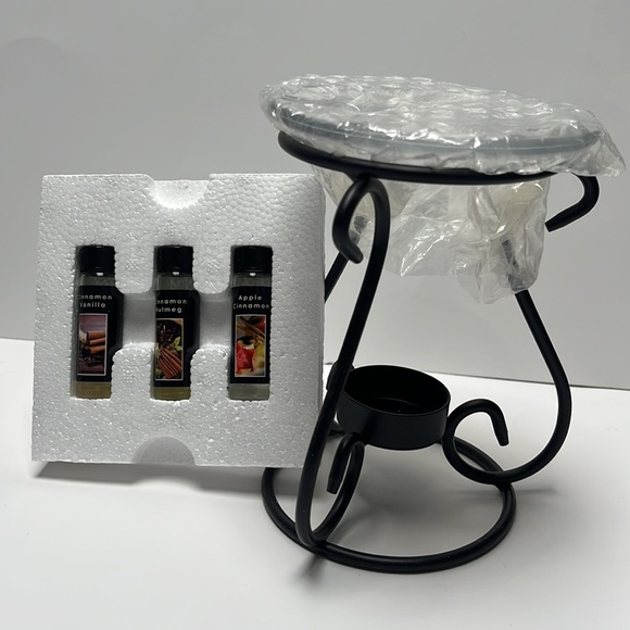 NWOT Elegant Expressions Oil Warmer Gift Set w/ 3 Scented Oils All Year Round - Picture 3 of 7